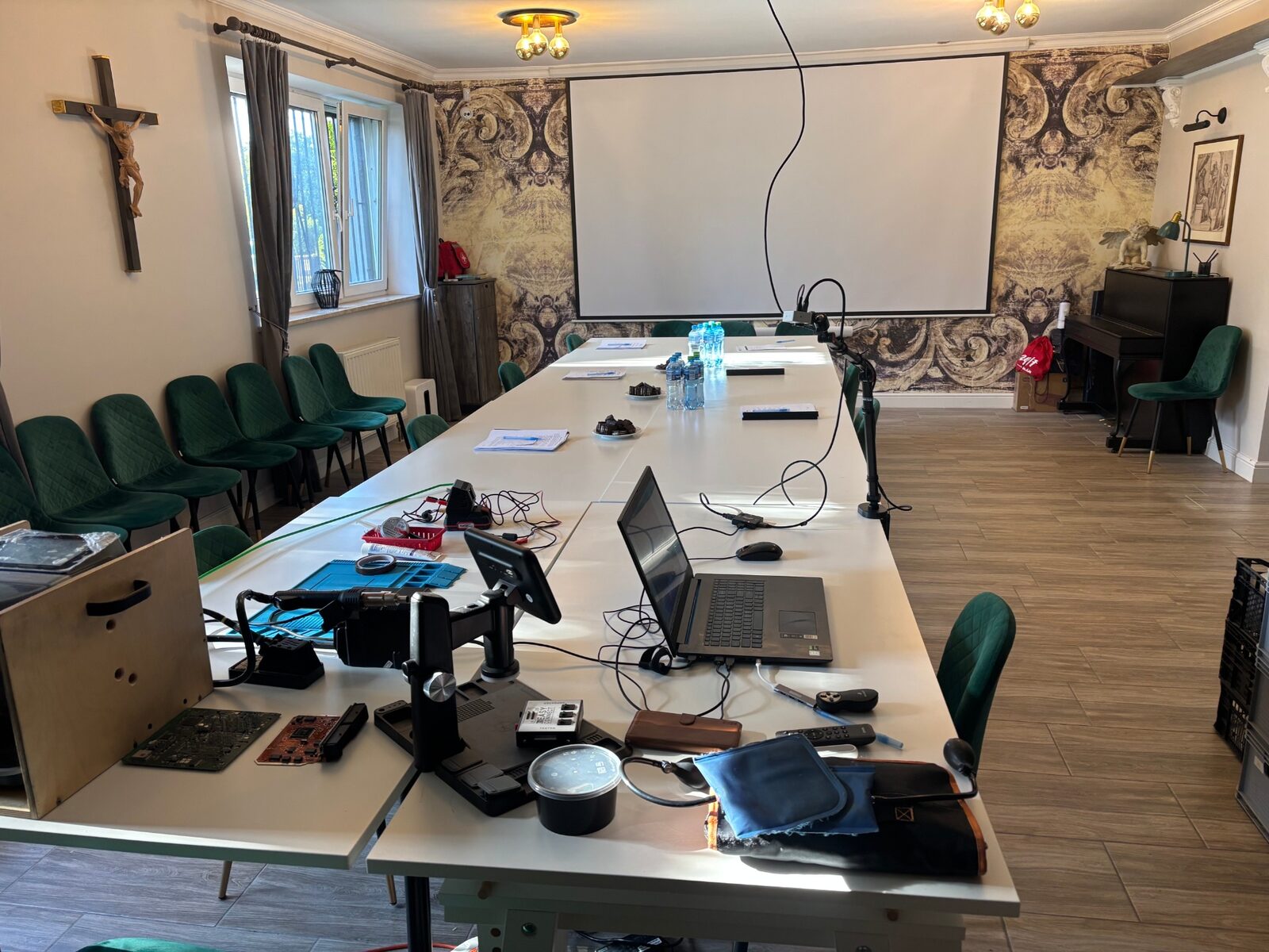 Sala szkoleniowa TOMSAD w Kosakowie koło Gdyni przygotowana na szkolenie 12-14 czerwca 2026